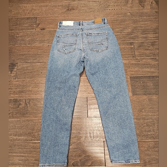 American Eagle Brand New Light Blue Mom Jeans sz 2 short - Picture 5 of 10